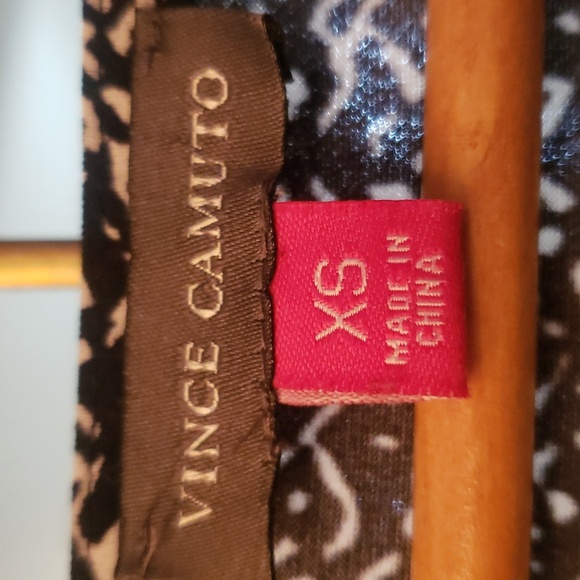 Vince Camuto Stretchy Blouse.  Pullovet Black and White Stripes Clingy. - Picture 2 of 3